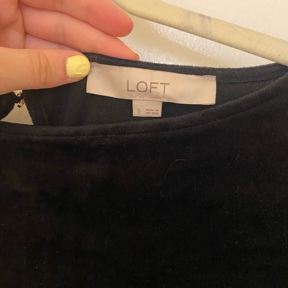 Velvet cap sleeve top from Loft. Size s - Picture 3 of 4